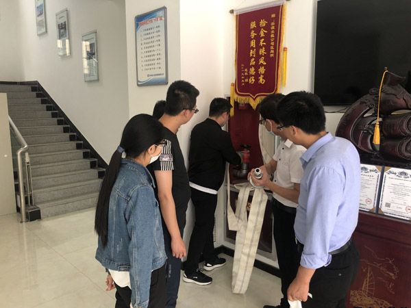 泓源新能源公司、出租車公司聯(lián)合開(kāi)展消防安全演練(圖2)
